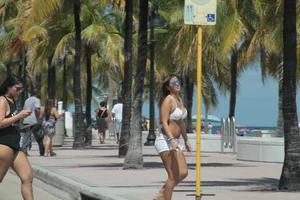 Deerfield Beach bikini girls