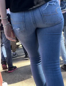 Blonde with nice ass in tight jeans (OC)