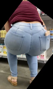 Walmart milf with PERFECT ass in tight jeans (oc)