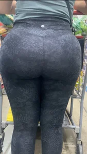 Perfect round ass in leggings/Milf in jeans