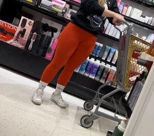 Pawg Blonde Milf in Red Leggins