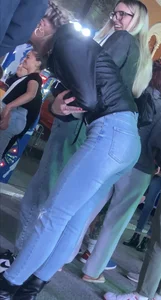 amazing ass in jeans OC