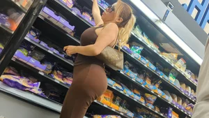 MILF Shopping in Brown Leggins