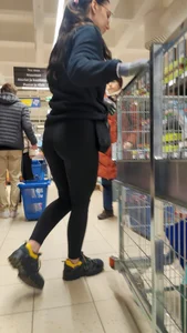 Brunette store worker bubble butt