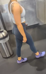 2 gym pawgs on treadmill side by side