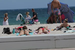 Deerfield Beach girls in bikinis