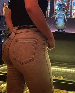 Girl in Tight Jeans With Sexy Legs And Butt at a Museum Creepshots Gallery