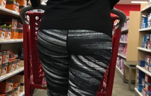 Candid girls in leggings and tights