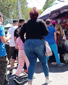 Mega-Ass in tight jeans