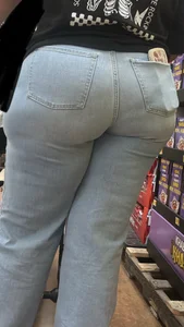 Squishy Mom ass in jeans