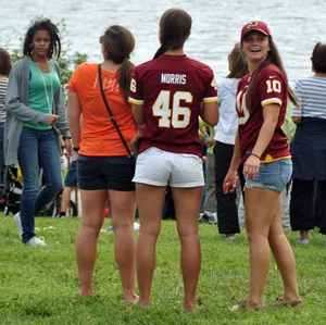 3 Washington friends in short shorts