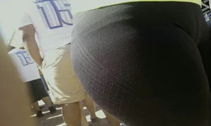 Chunky Thigh in Tights Street VPL Closeup Photo
