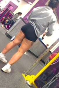 Beautiful gym asian (?) slightly bent over
