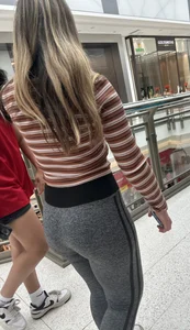Thick nerd shopping for shoes I hope cause her sh*ts beat lmao