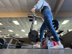 Petite gym cutie w a booty squatting