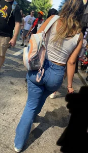 Big ass Latina filling up jeans