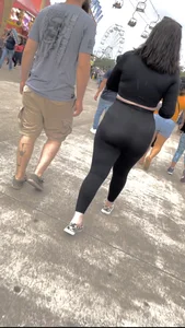 Black leggings VTL white chick