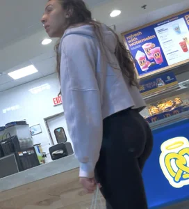 Shapely Booty Wavy Brunette in Black Leggings (OC)