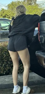 Tight college girl with a plump ass in short shorts
