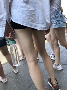 Group of Candid Girls in Mini Shorts With Amazing Legs Crossing a Street Creepshots Gallery