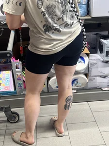 Milf in black biker shorts and flip flops