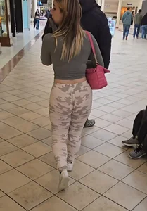 [OC] PAWG jiggle at mall