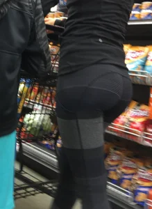 Milf with great round ass in tight leggings grocery shopping