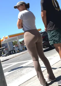 round yoga pants booty busted by boyfriend