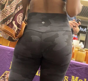 Bubble butt in camo lululemons closeups (OC)