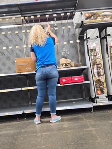 Beautiful Latina at Walmart in tight jeans