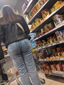 Awesome Bubble Ass in Blue Jeans at the Supermarket Creepshots, Girl Wearing a Leather Jacket
