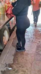 Mature MILF BBL big butt in black leggings [oc]