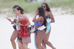 Ebony girl with huge boobs in tiny bikini in Florida