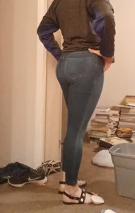Stalking Neighbor's perfect round ass in tight jeans helping clean out an apartment