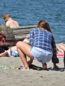 Stripping down to her bikini [016]