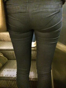 Nice Ass And Thin Legs in Tight Jeans Subway Escalator Closeup Creepshots