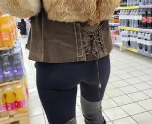 MILF with tight ass, face (OC) w/GIFs