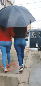 Culona en jeans lisos mamasita