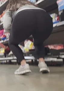 MILF Brunette VTL Bending and Squatting