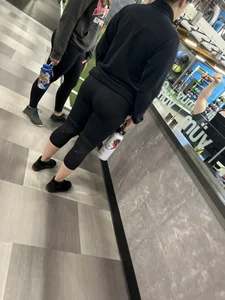 Gym PAWG Pt2 (nike pro leggings, juicy booty(oc))