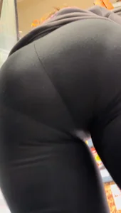 Milf with vpl. Closeups