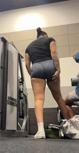Latina loves to show her big ass