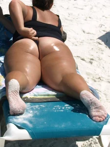 Beach creepshots of girls' legs and feet