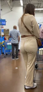 Latina milf with nice ass eating up sweats