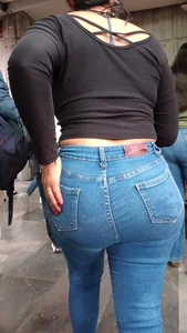 Milf latina con un tremendo culo, mejor que el de su hija
