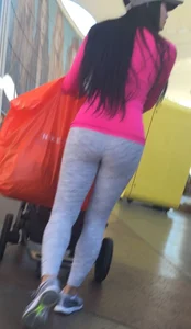 Candid Asian milf with a nice ass in grey leggings
