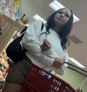 Asian hottie showing off her amazing ass at Trader Joe’s (OC)