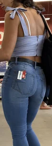 Tight body Latina in jeans