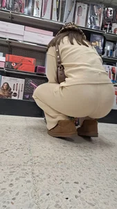 Yellow pans VTL bend over [oc]