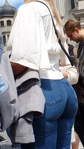 Blonde ass moulant